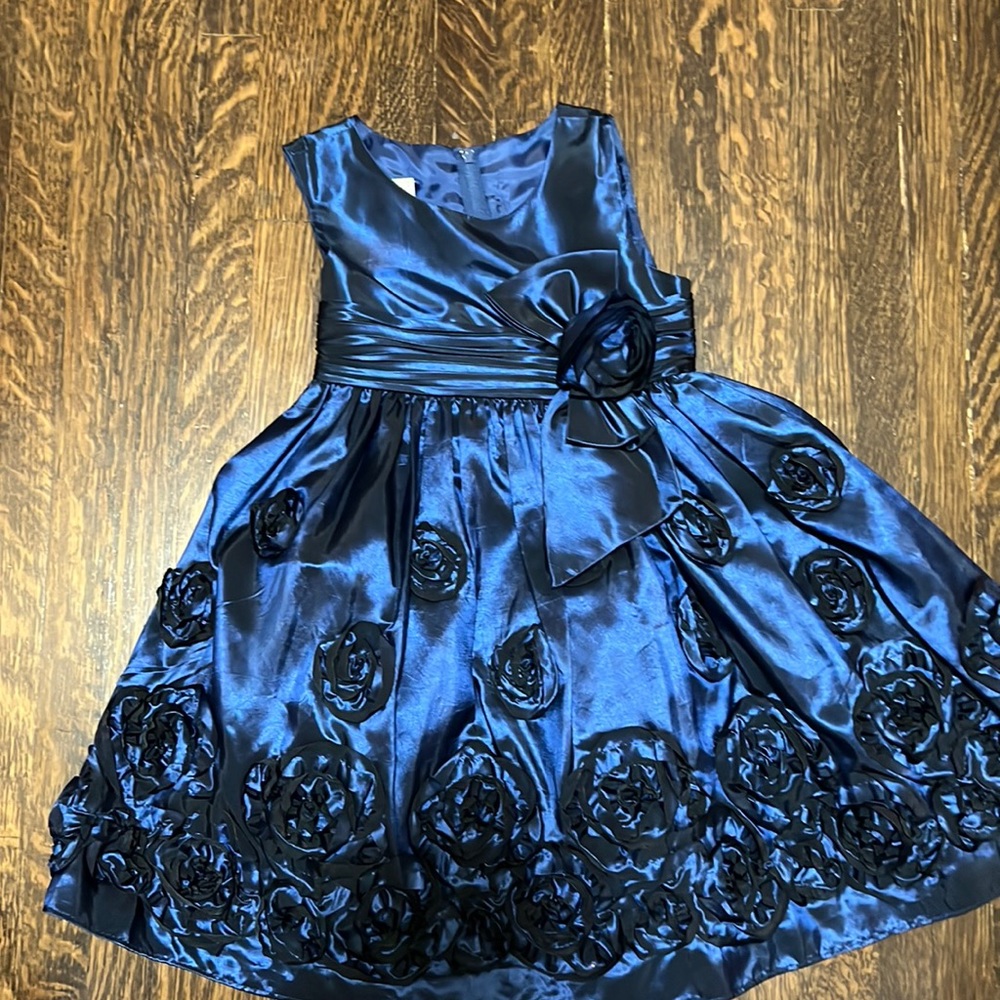 Navy blue flower dress by Iris & Ivy